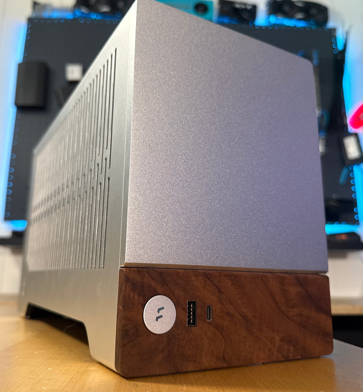 Stilren ITX-dator - 9600X / RTX 5060TI 16GB